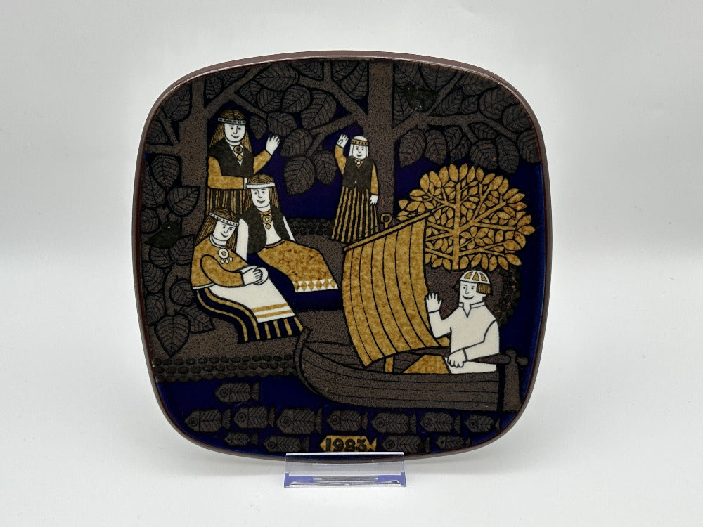 Beautiful annual plate from Arabia Finland - year 1983. Plaque.