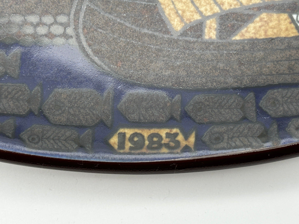 Beautiful annual plate from Arabia Finland - year 1983. Plaque