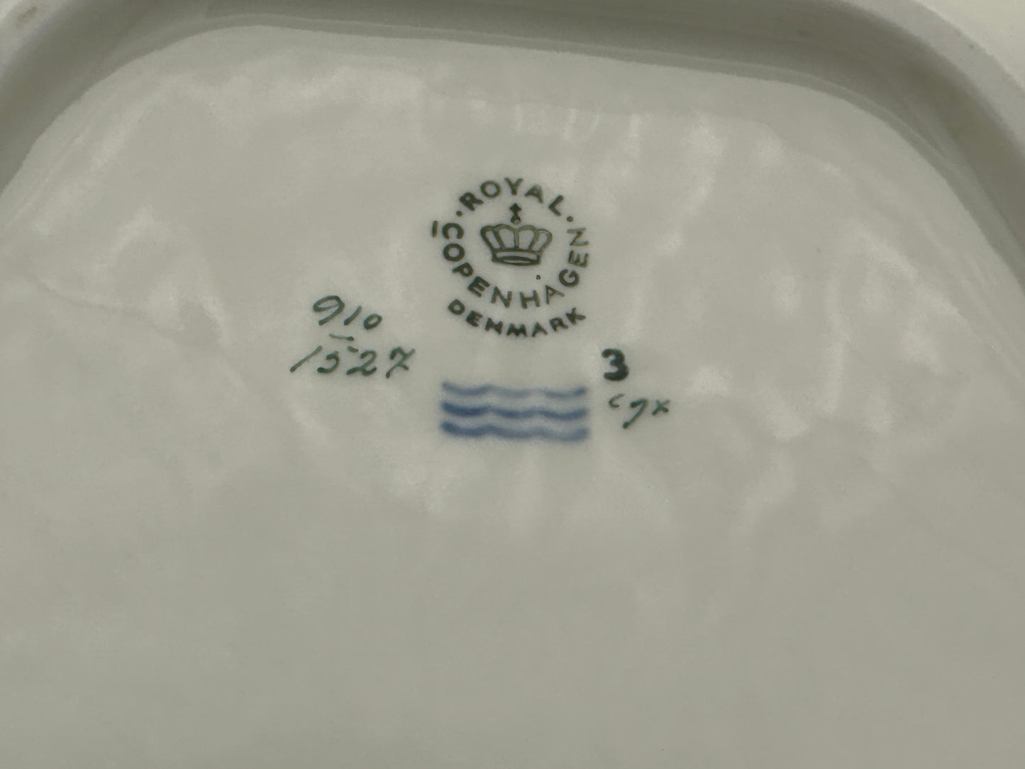 Royal Copenhagen - Frijsenborg - 6 sided bowl - No 910/1527 - Ø21 - cute bowl - Flower decorated bowl - Scandinapan