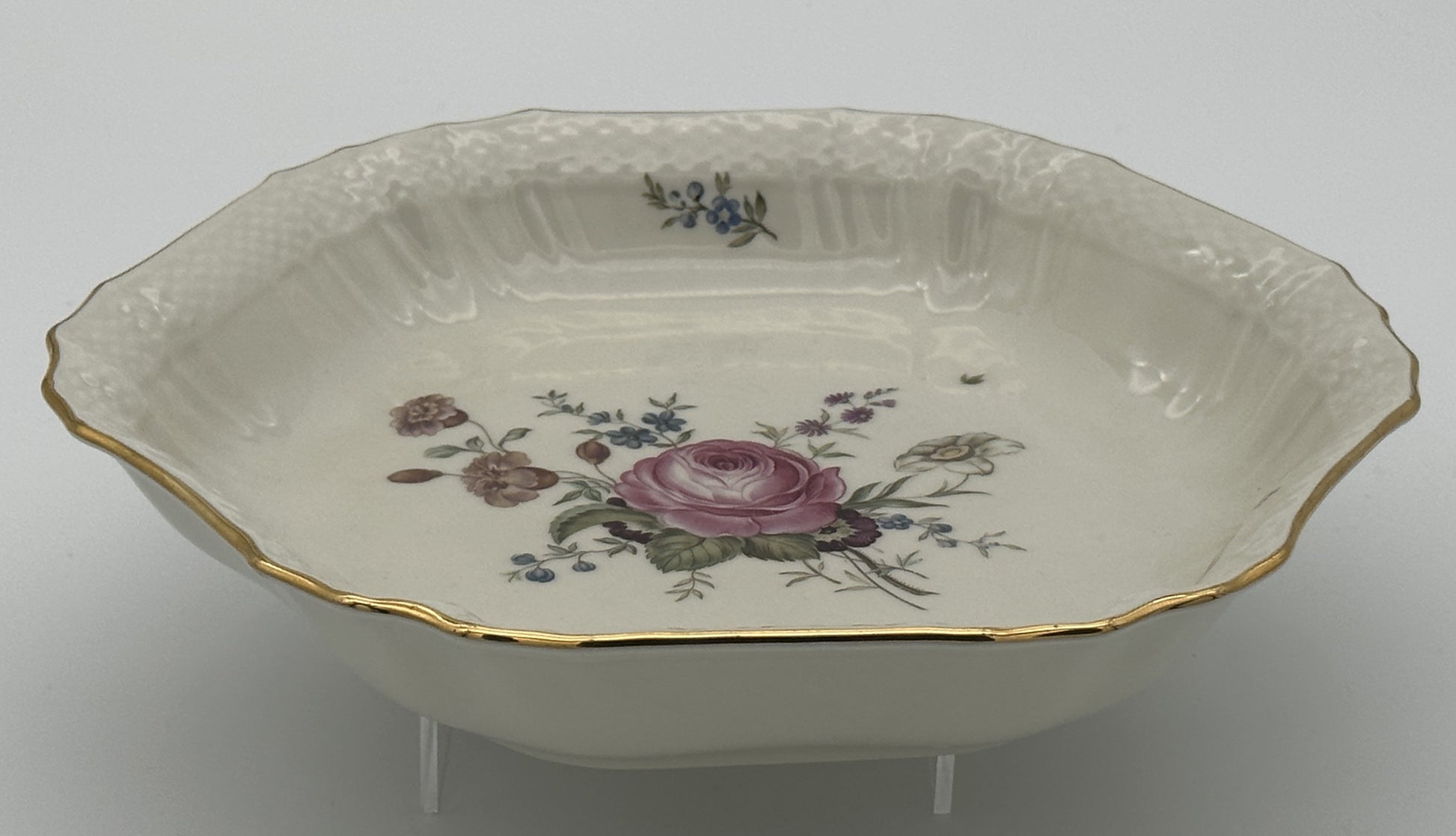 Royal Copenhagen - Frijsenborg - 6 sided bowl - No 910/1527 - Ø21  - cute bowl - Flower decorated bowl - Scandinapan