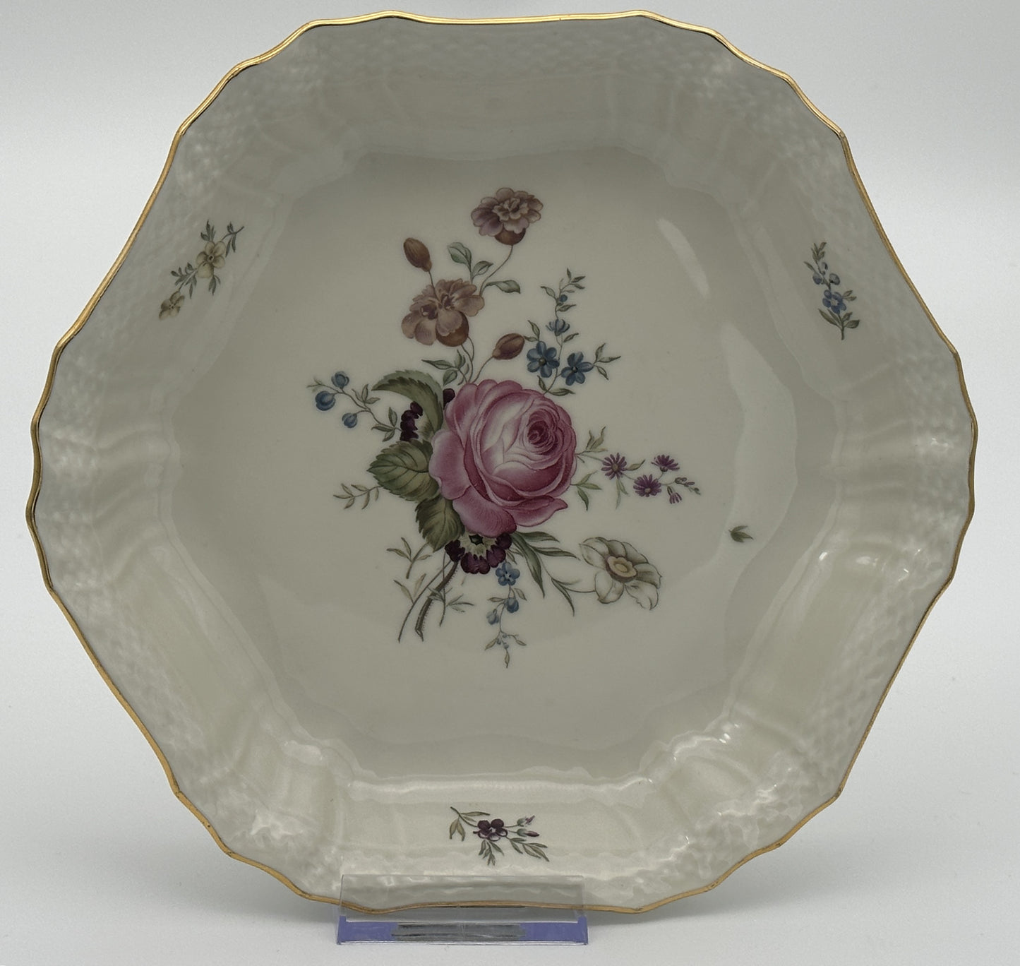Royal Copenhagen - Frijsenborg - 6 sided bowl - No 910/1527 - Ø21 - cute bowl - Flower decorated bowl - Scandinapan