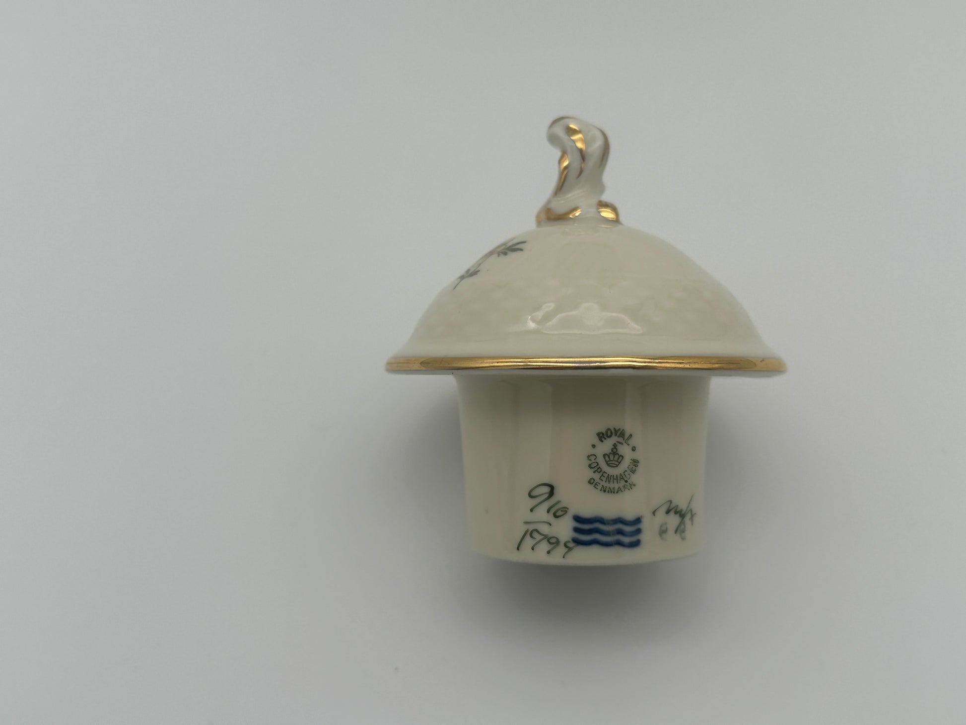 Royal Copenhagen - Frijsenborg - Coffee pot - No 1794 - 1953 - 2nd Choice Scandinapan