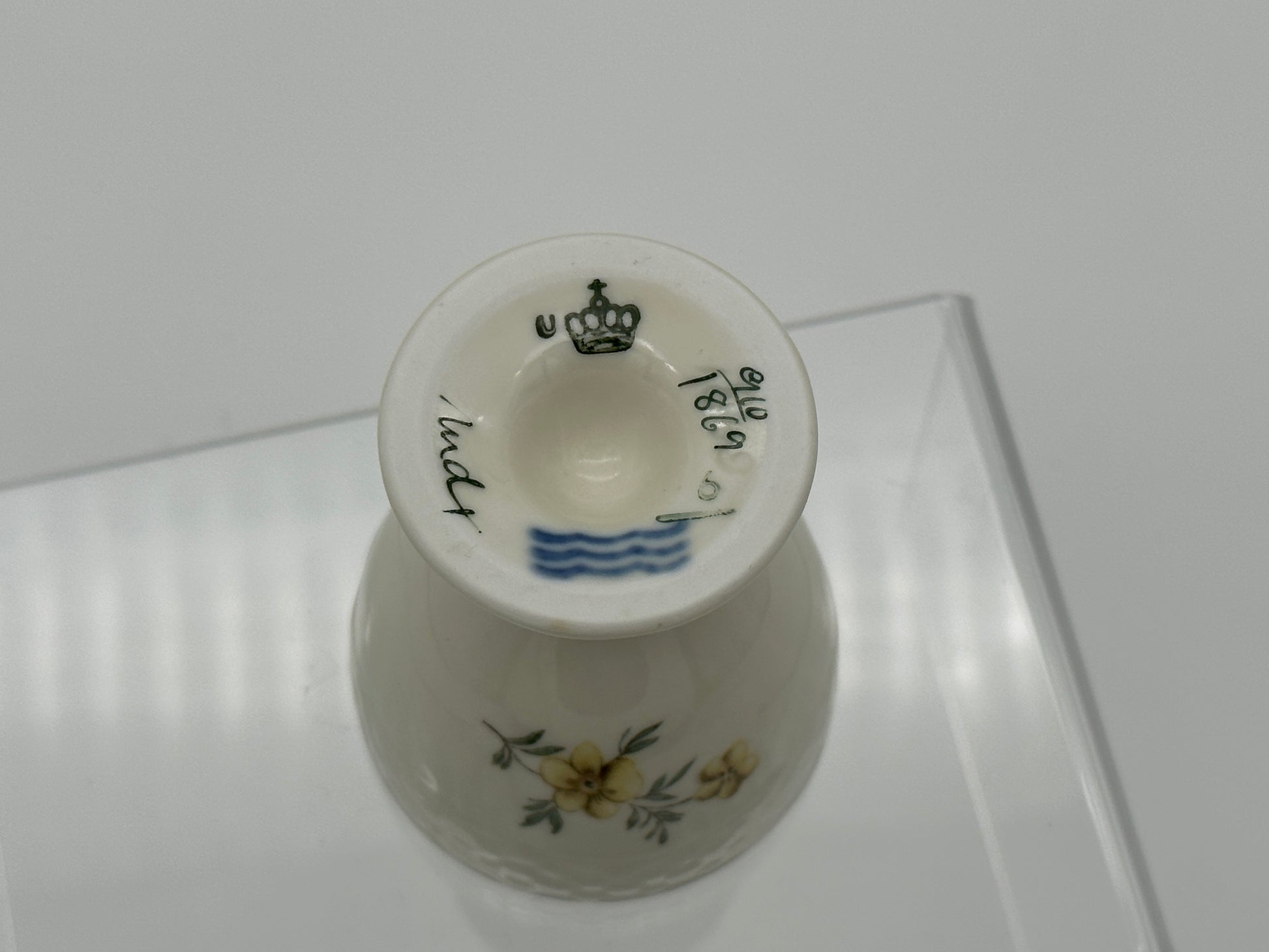 Royal Copenhagen - Frijsenborg - Egg Cup - No 1869 Scandinapan