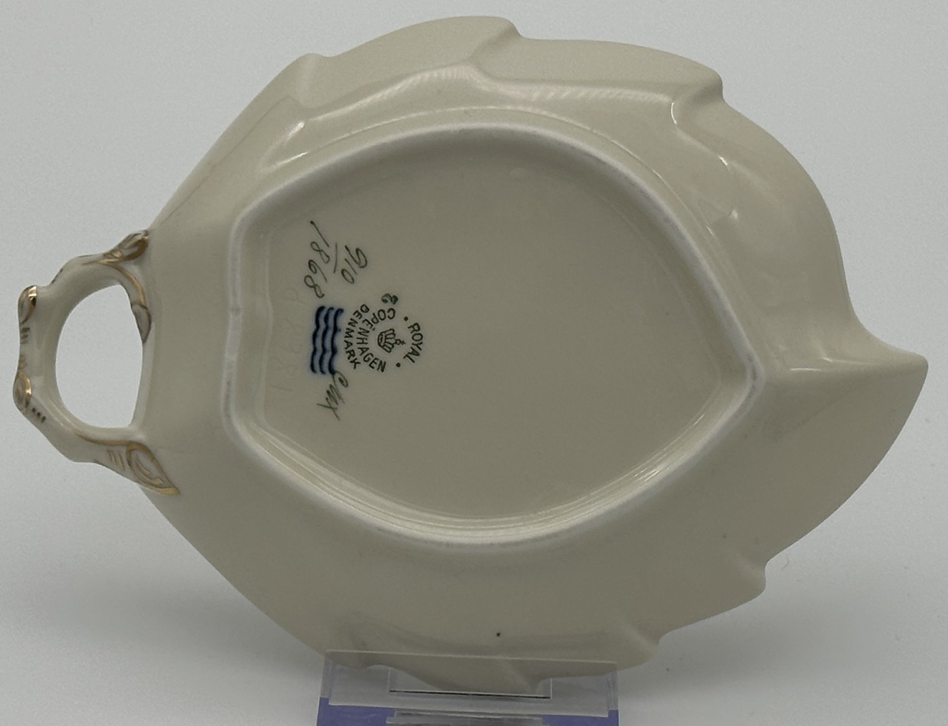 Royal Copenhagen - Frijsenborg - Leaf bowl - No 1868 - Cute bowl Scandinapan