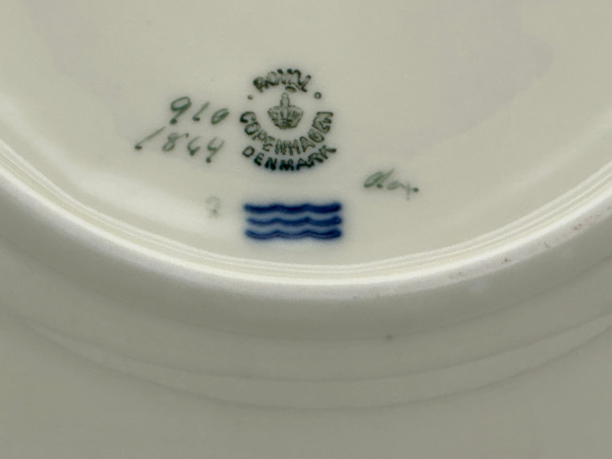 Royal Copenhagen - Frijsenborg - Serving plate - No 1864 - Ø26cm Scandinapan