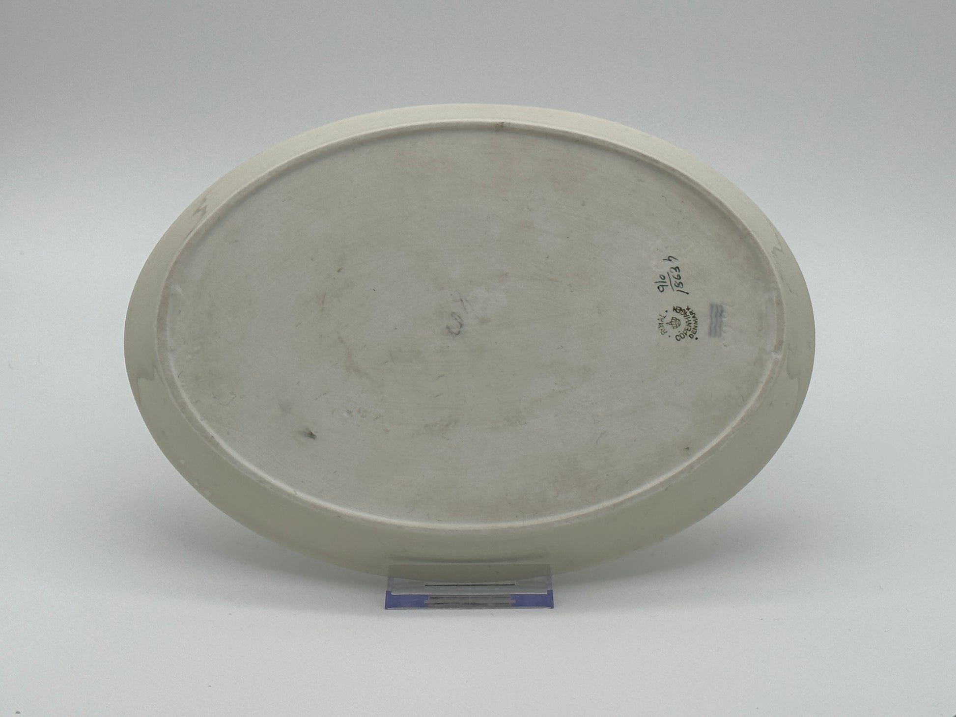 Royal Copenhagen - Frijsenborg - Serving tray - No 1863 - 1941 Scandinapan