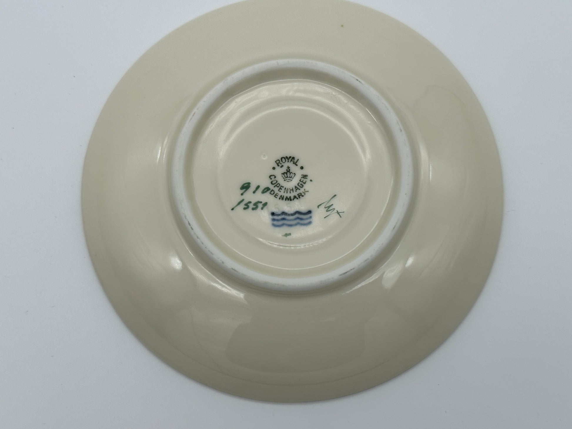 Royal Copenhagen - Frijsenborg - Tea Cup and Saucer set - No 1551 Scandinapan