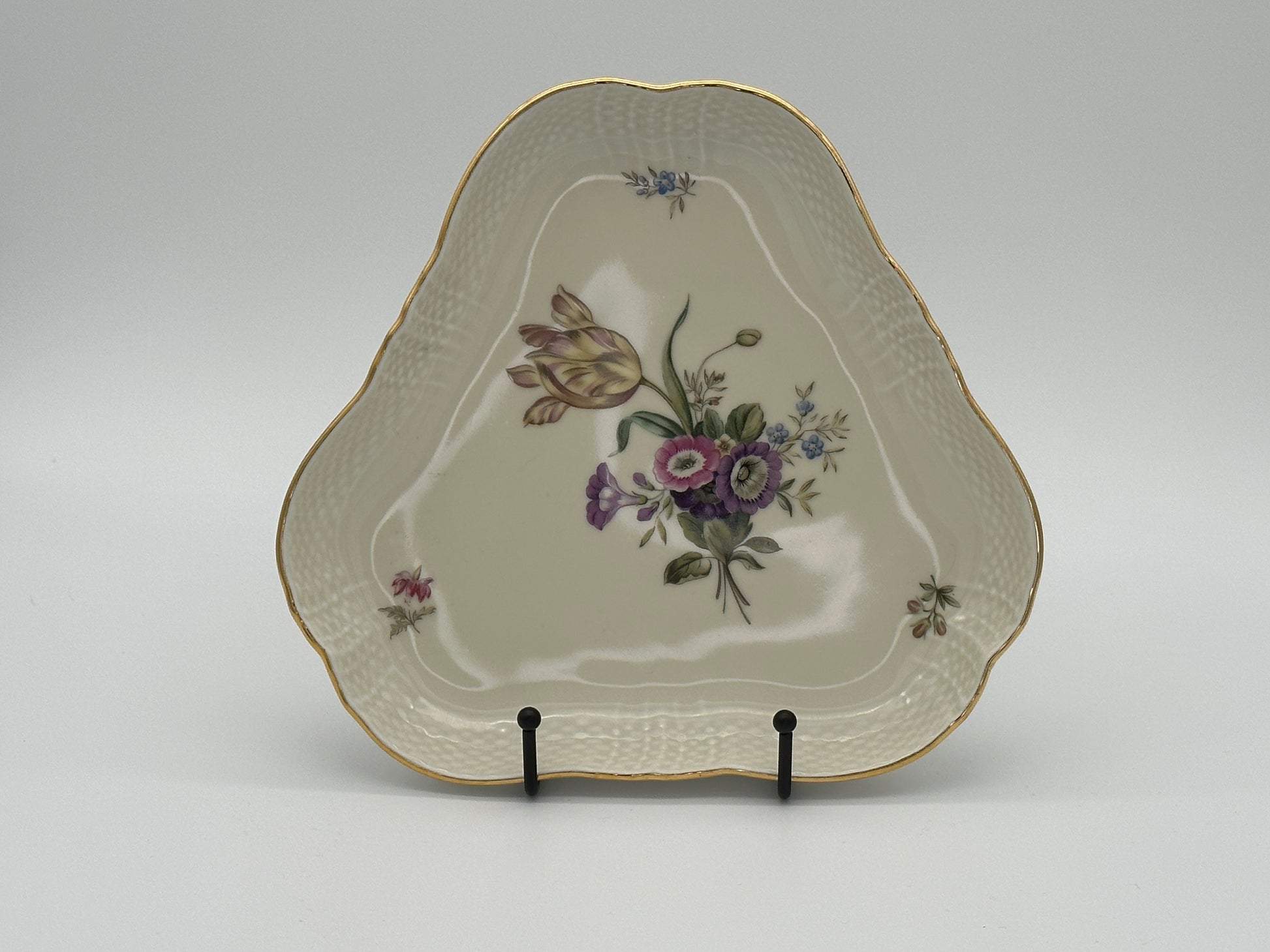 Royal Copenhagen - Frijsenborg - Triangular serving bowl - 20.5 cm - NO 1526 - Cute bowl - Triangular bowl - vintage bowl Scandinapan