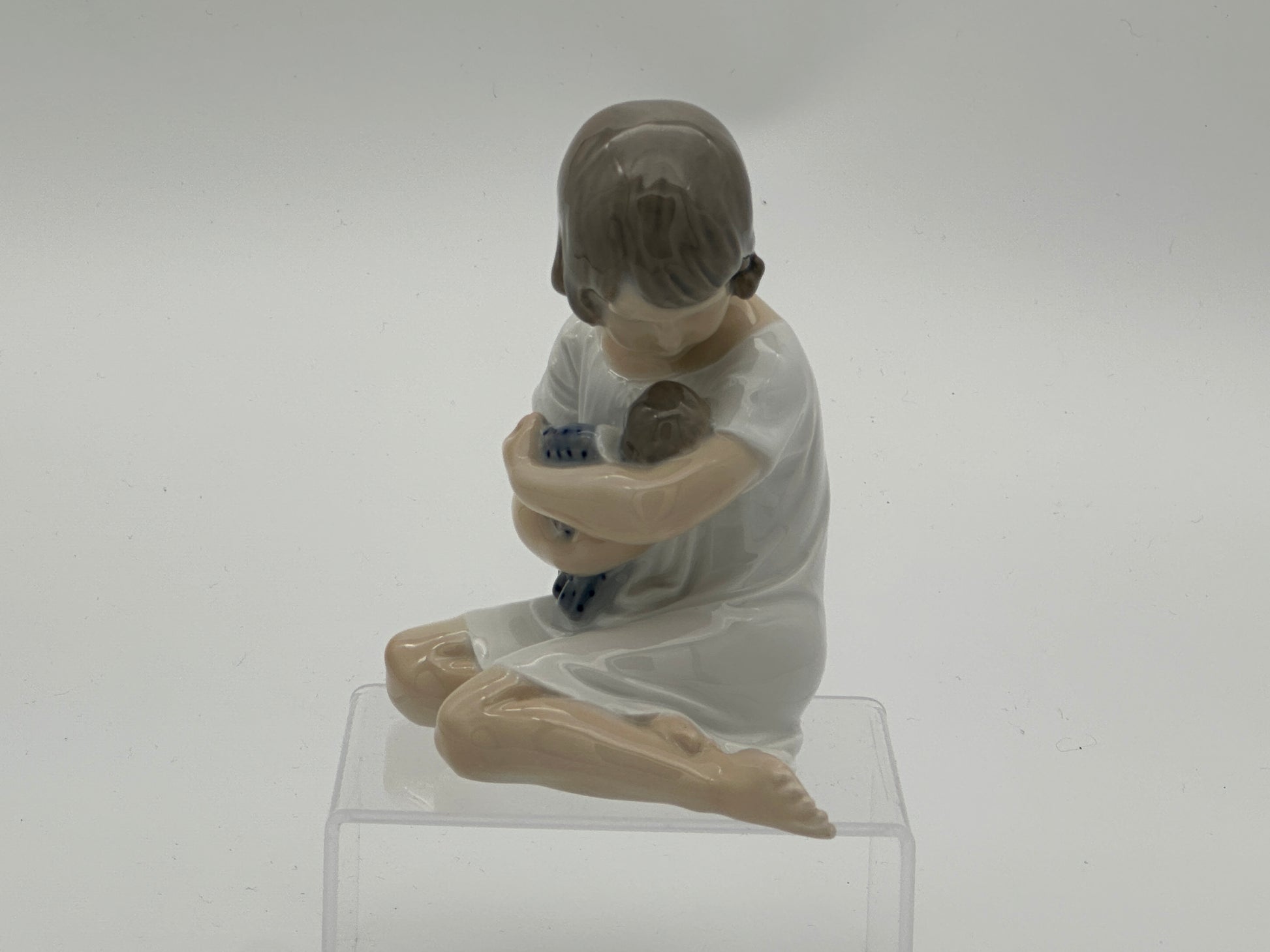 Royal Copenhagen - Girl with doll - No 1938 - 1960 - 13cm - Cute figurine - vintage figurine - old figurine -Scandinapan