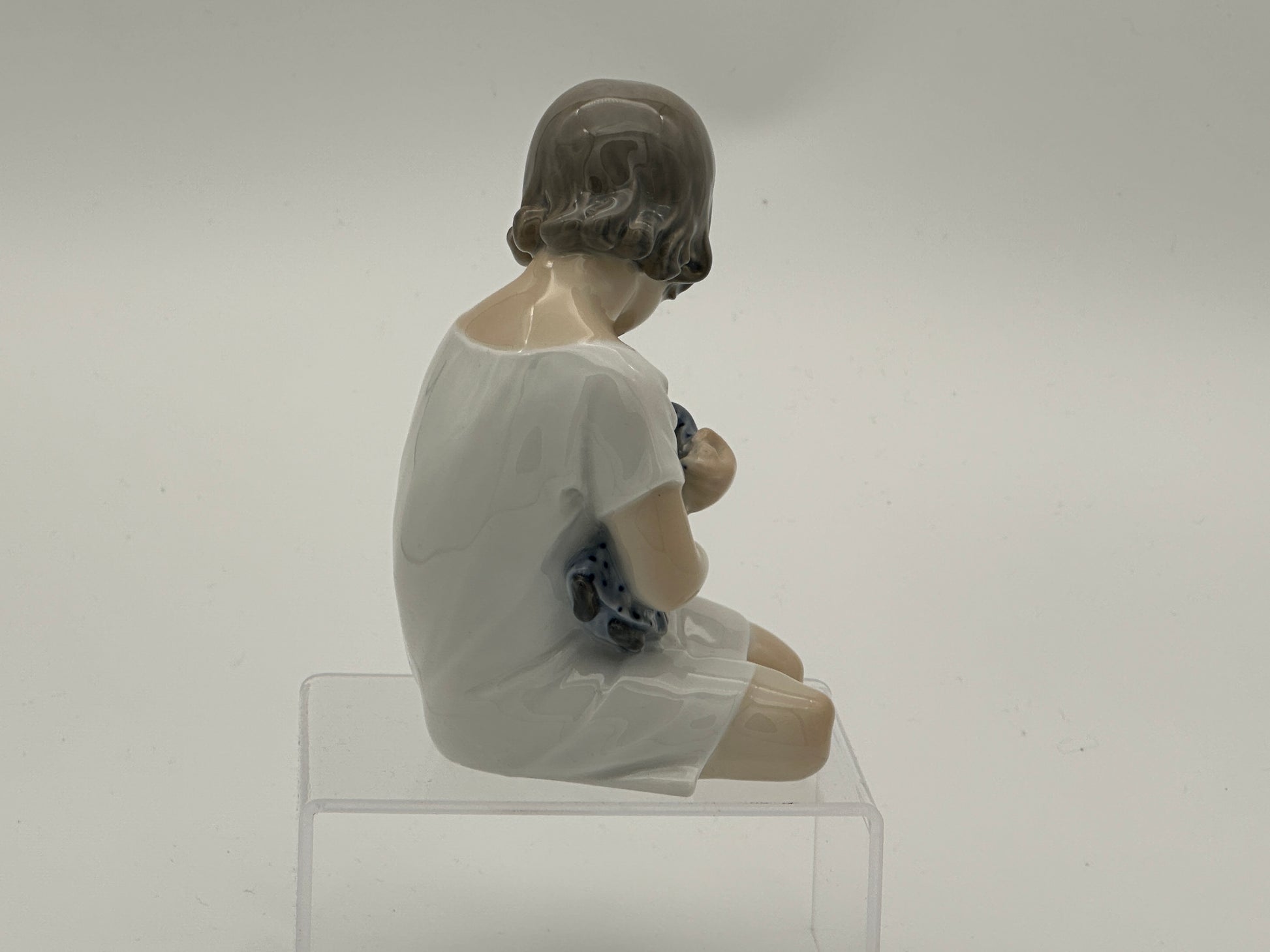 Royal Copenhagen - Girl with doll - No 1938 - 1960 - 13cm - Cute figurine - vintage figurine - old figurine -Scandinapan