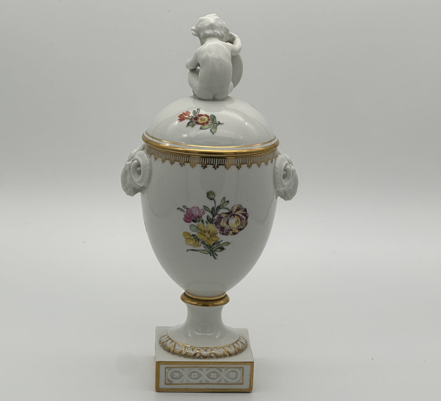 Royal Copenhagen - Juliane Marie Marked Vase - 28cm - Putto Scandinapan