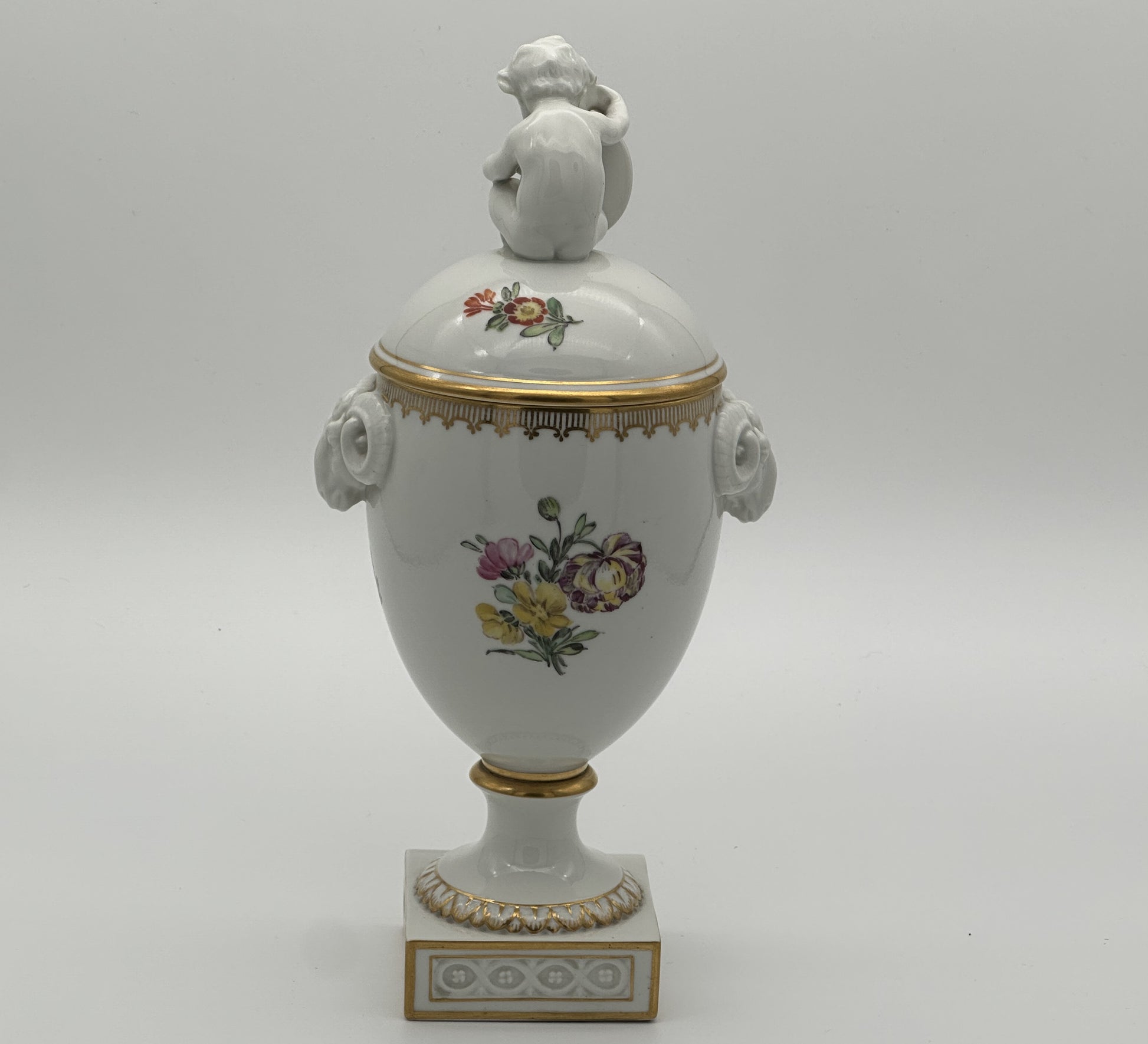 Royal Copenhagen - Juliane Marie Marked Vase - 28cm - Putto Scandinapan