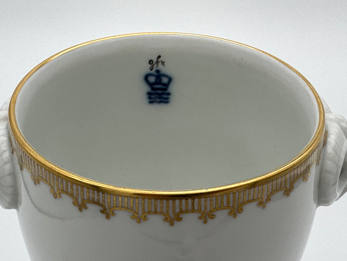 Royal Copenhagen - Juliane Marie Marked Vase - 28cm - Putto Scandinapan