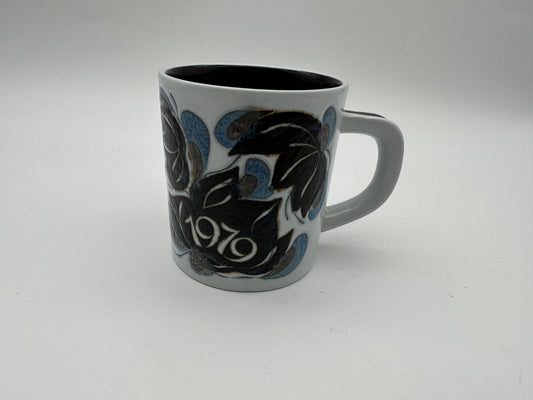 Royal Copenhagen - Year Mug - 1979 - Small Scandinapan