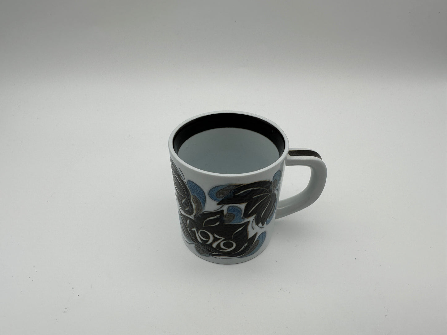 Royal Copenhagen - Year Mug - 1979 - Small Scandinapan