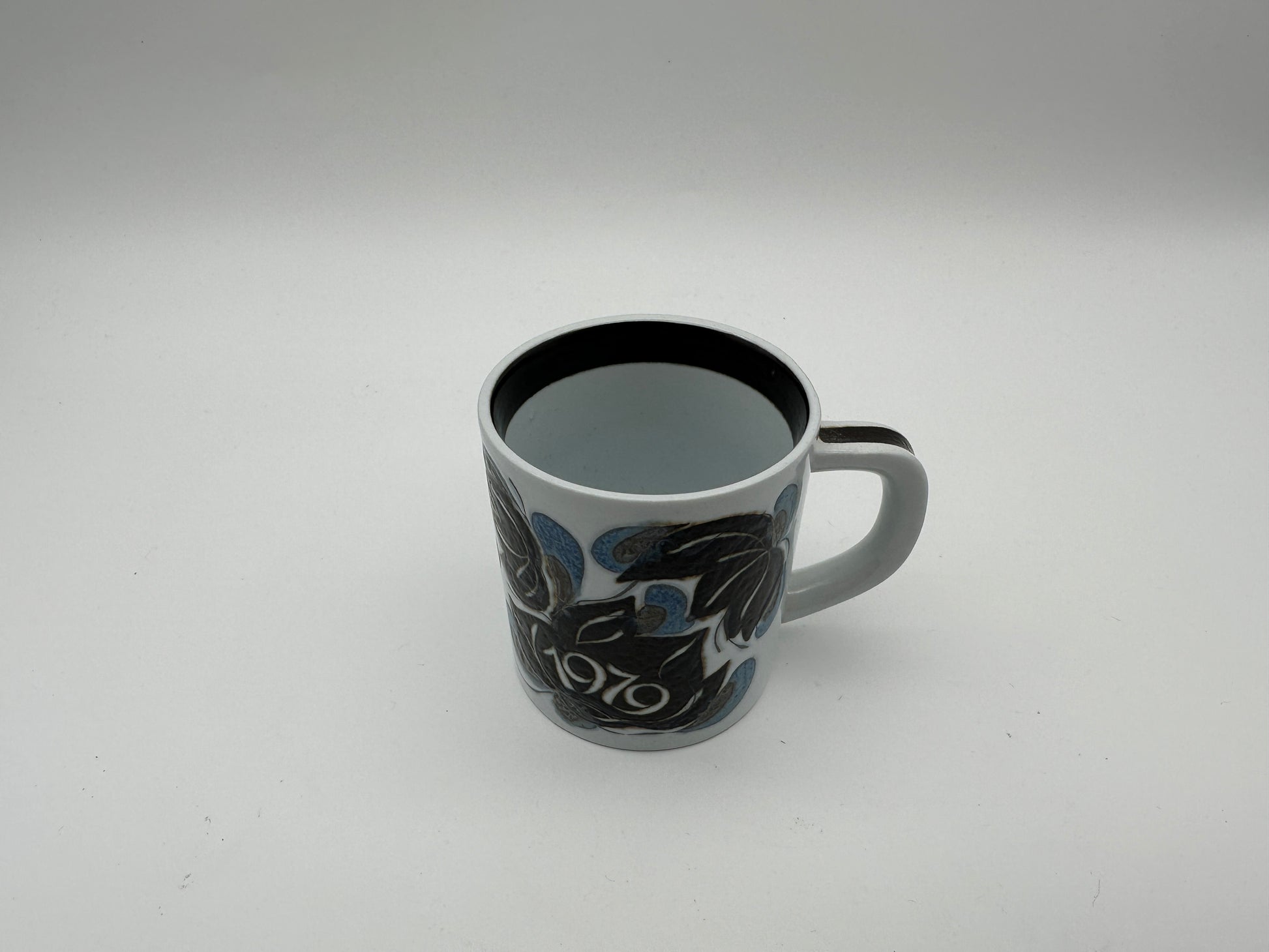 Royal Copenhagen - Year Mug - 1979 - Small Scandinapan