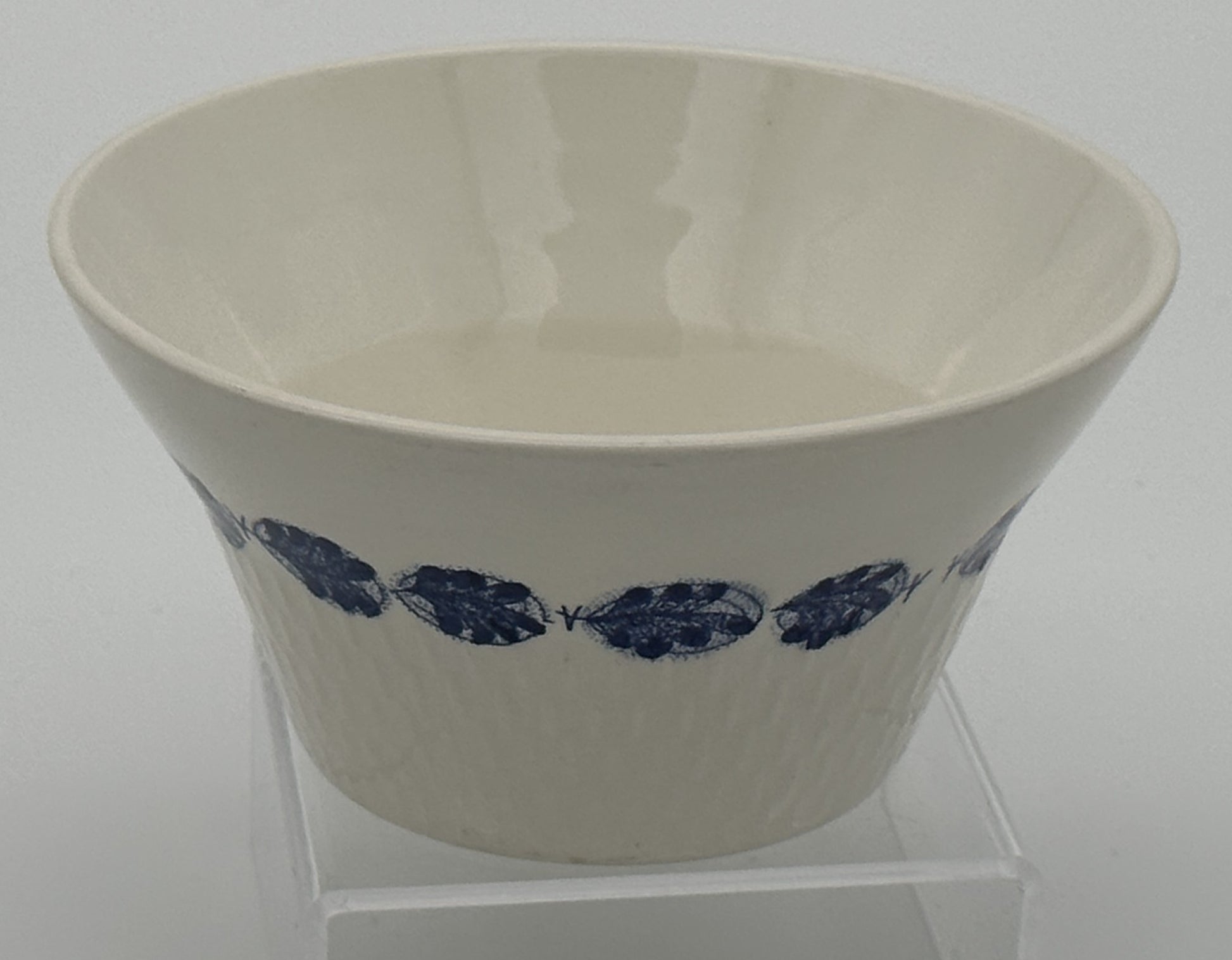 Stavangerflint - Bowl - Blue leafs - Ø13.5cm Scandinapan