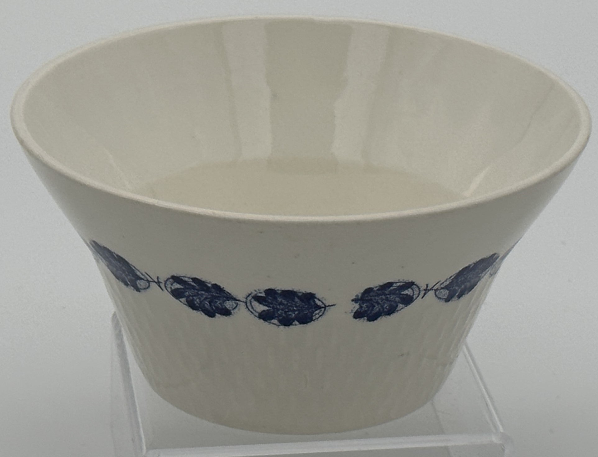 Stavangerflint - Bowl - Blue leafs - Ø13.5cm Scandinapan