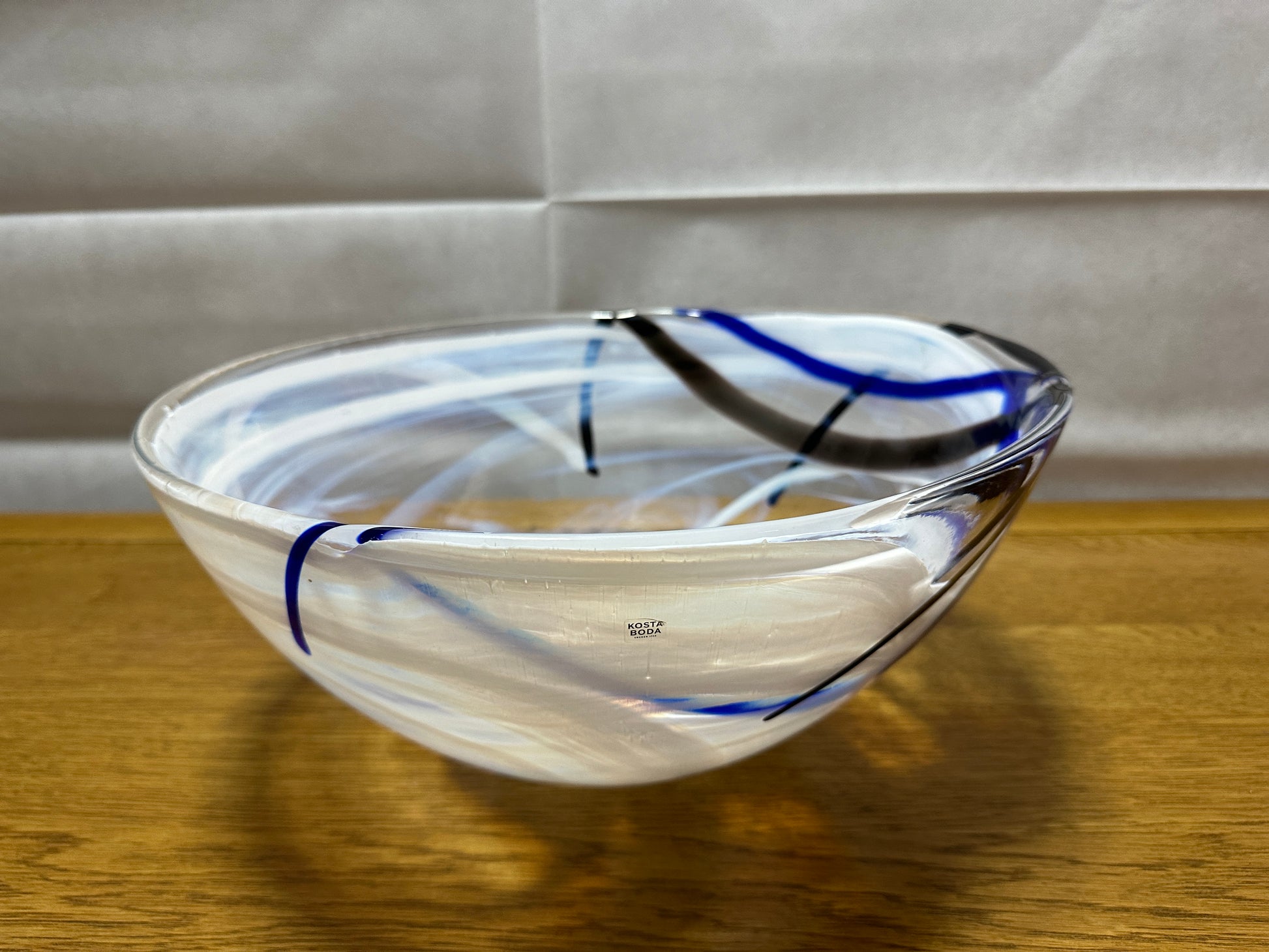Kosta Boda - Contrast bowl - White/blue -35.5cm Scandinapan