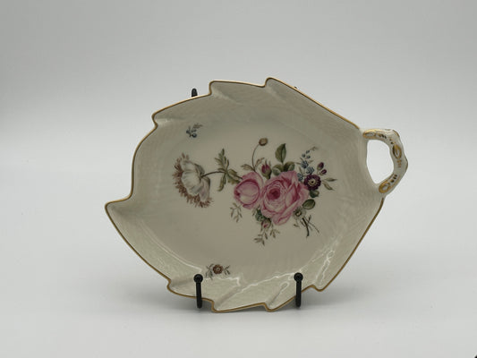 Royal Copenhagen - Frijsenborg - Leaf bowl - No 1866 - 23cm x 17cm cute bowl Scandinapan