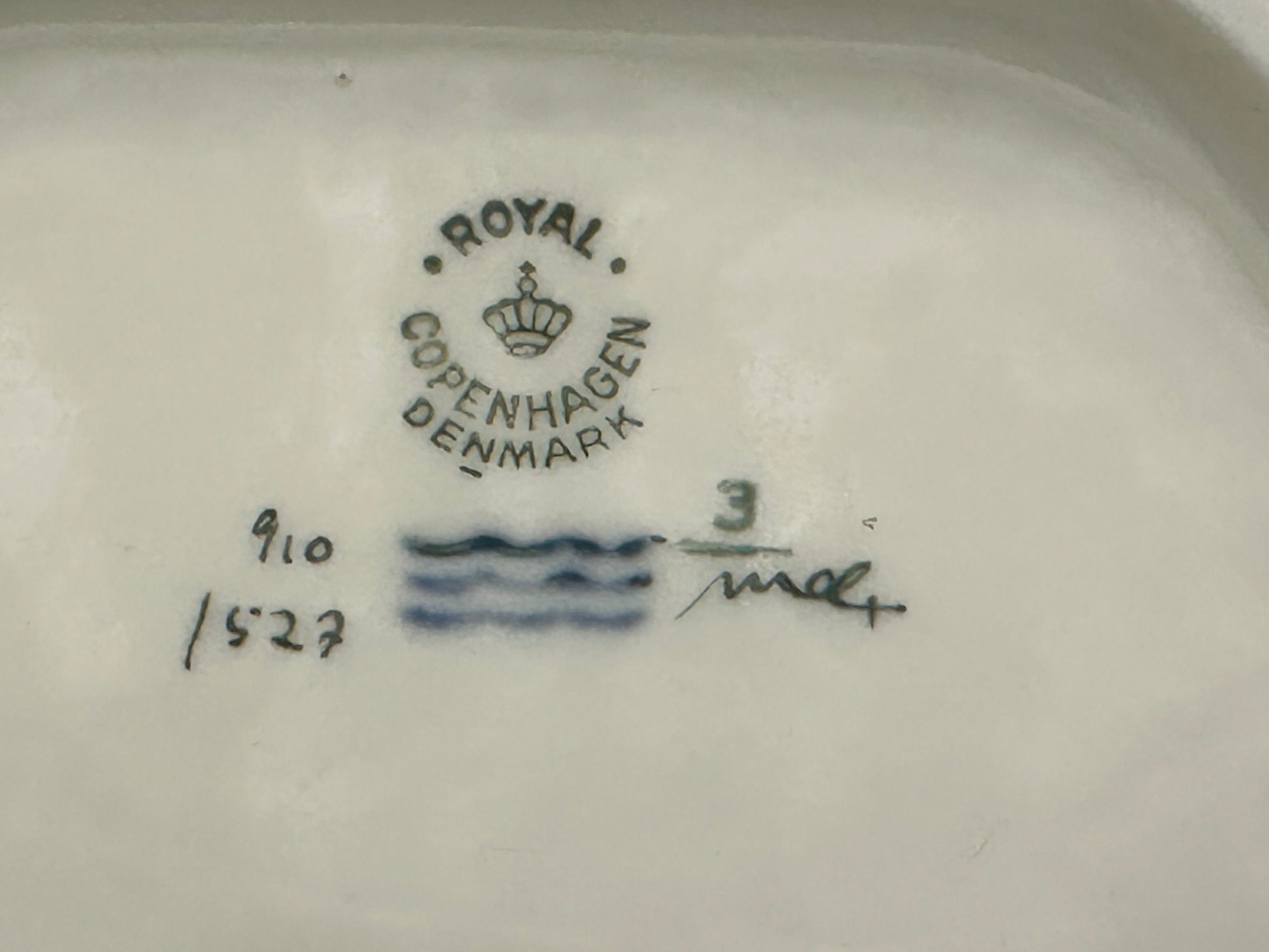 Royal Copenhagen - Frijsenborg - No. 1527 - 6 Sided Serving Bowl - 1957 - Ø21.5 - Cute bowl Scandinapan