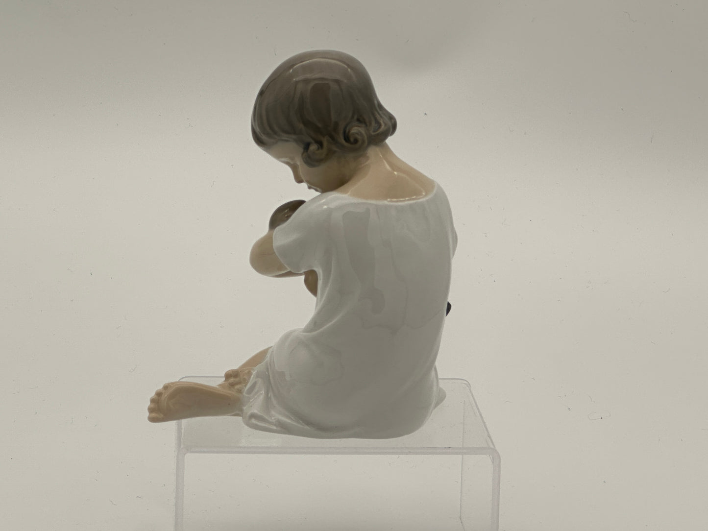 Royal Copenhagen - Girl with doll - No 1938 - 1960 - 13cm - Cute figurine - vintage figurine - old figurine -Scandinapan