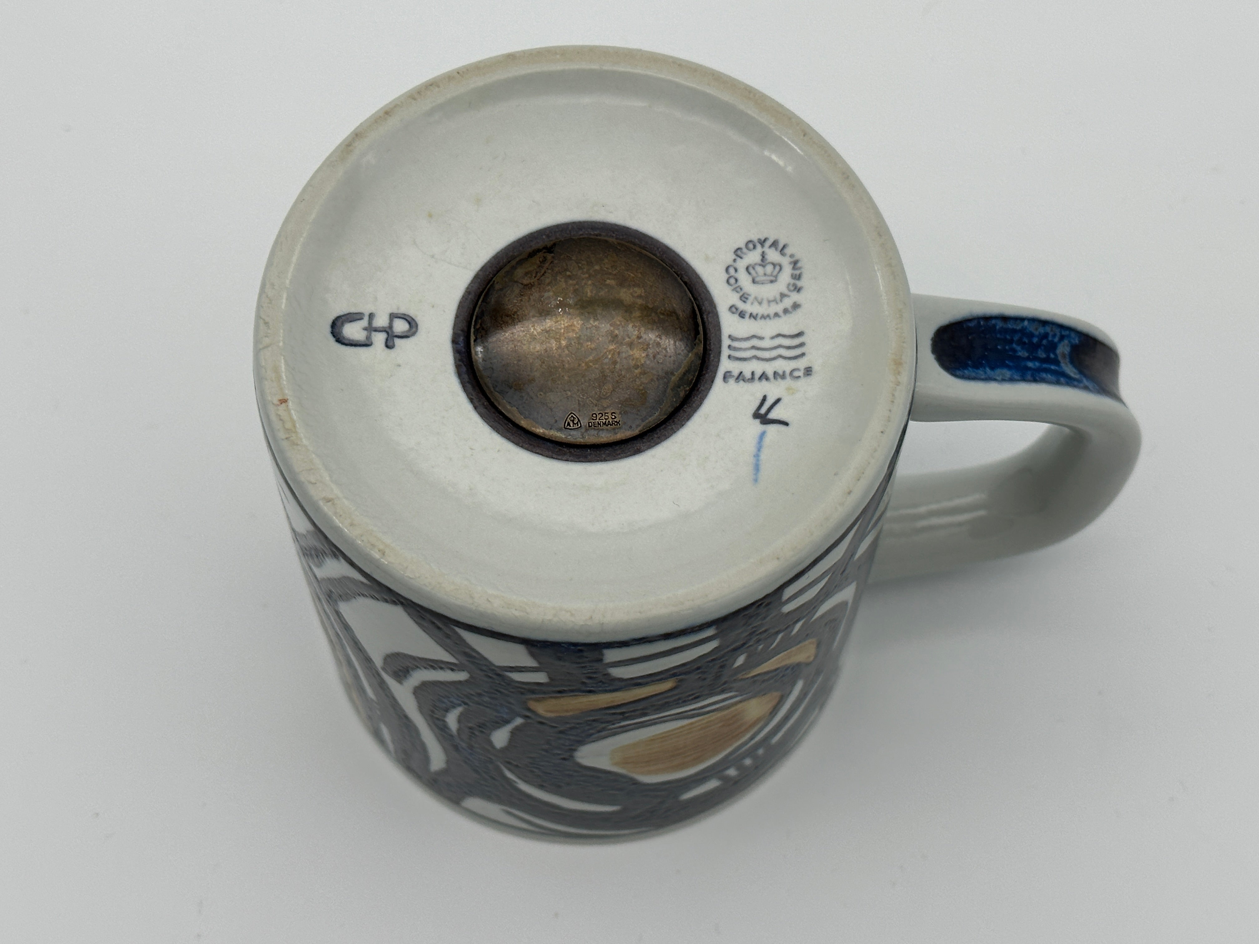 Royal Copenhagen - Lovely ceramic mug - Aluminia cheapest - Designed by Gerd Hiort Petersen - Made in Denmark 1973.